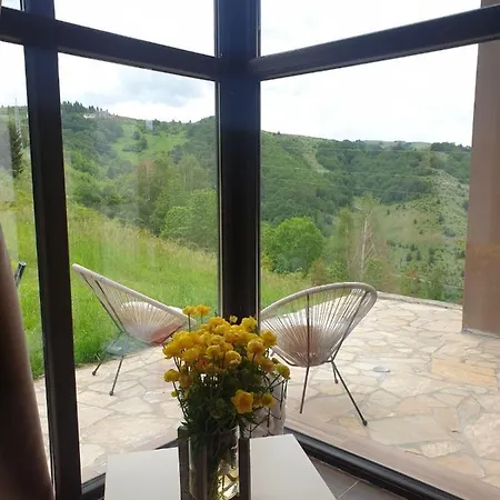 D11 Dvori Apartman *